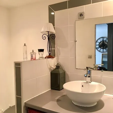 D'hote A 2 Pas De La Cite فندق مبيت وإفطار *